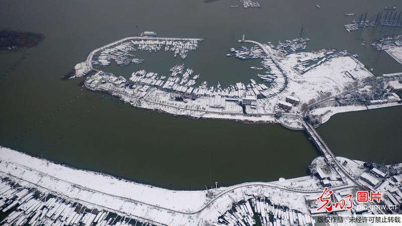 雪后古堰玉琢银雕现美景