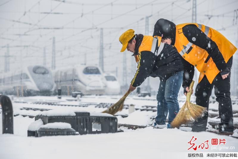 清扫除雪铁路道岔保运行畅通