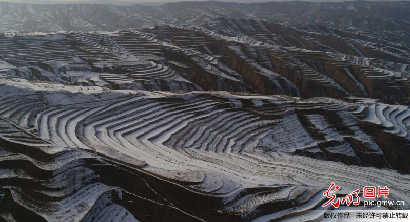 甘肃定西：高原“掌纹”