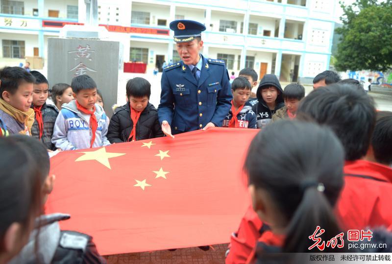 广西来宾：爱国主义教育进山村课堂