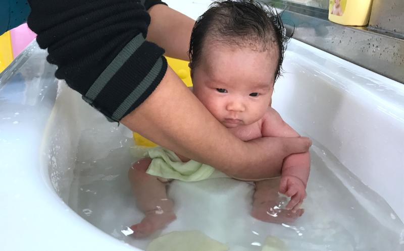 浙江仙居：春节临近婴儿游泳馆生意火