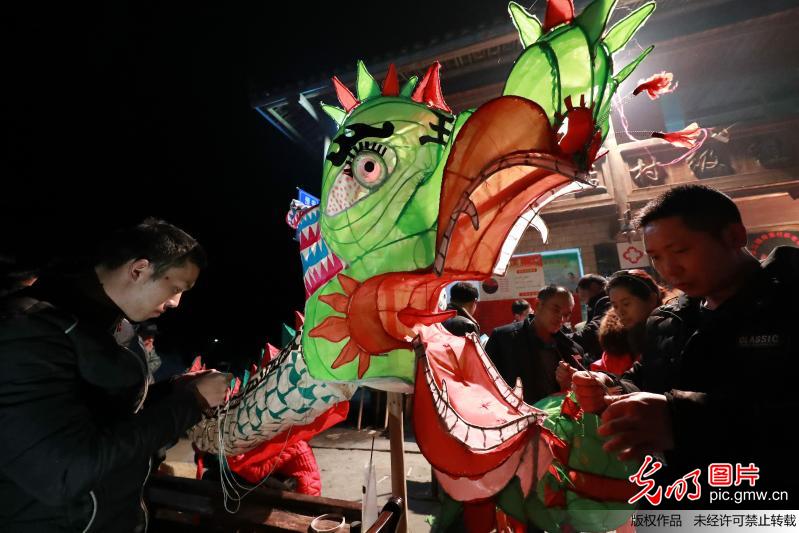 湖南通道：制作龙灯闹新春