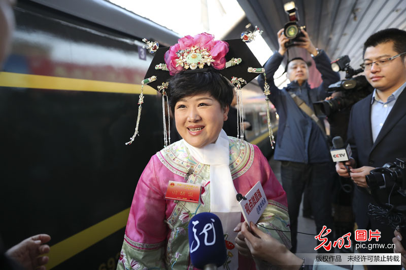 十三届全国人大一次会议黑龙江代表团抵京