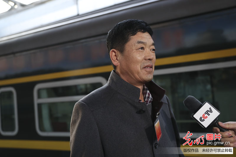 十三届全国人大一次会议黑龙江代表团抵京