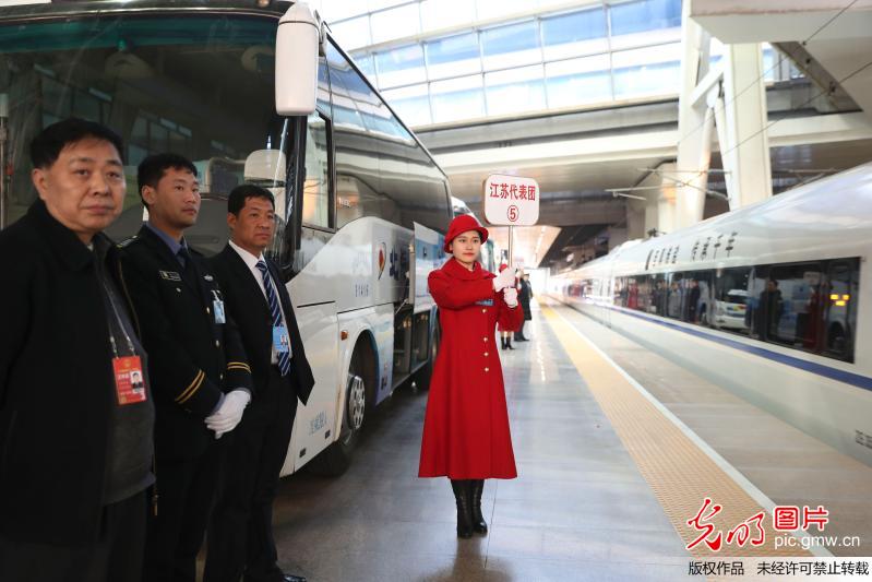 十三届全国人大一次会议江苏代表团抵京