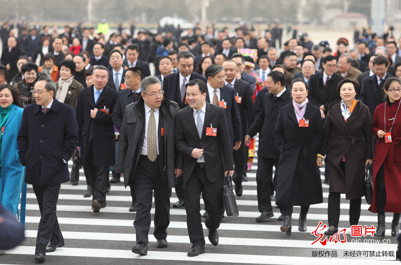 十三届全国人大一次会议今日举行预备会议
