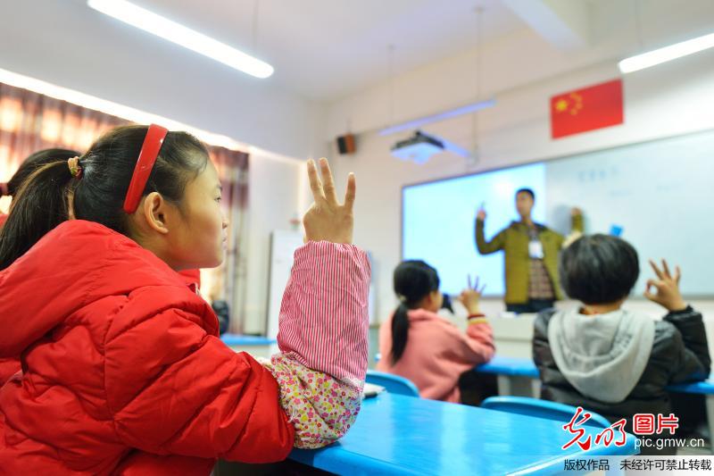 【光明图刊】关注耳健康 迎接“爱耳日”