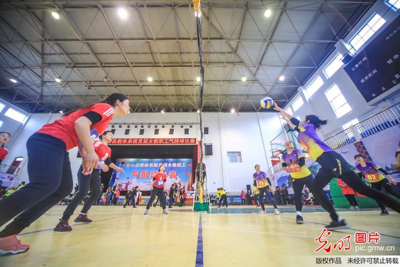 【光明图刊】喜迎三八妇女节