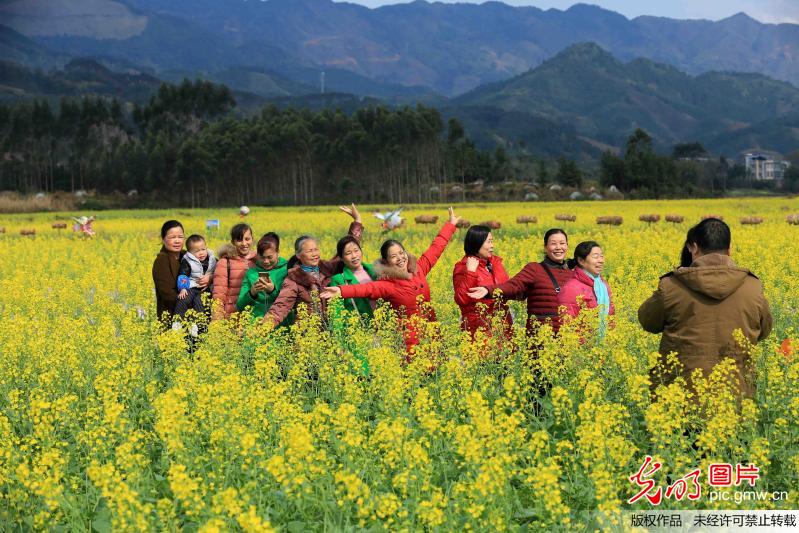 【光明图刊】喜迎三八妇女节