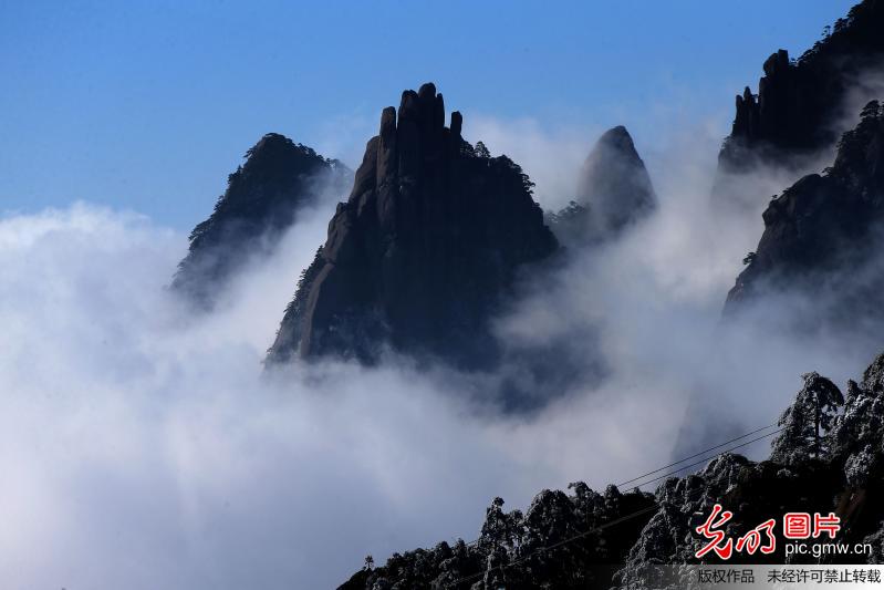 安徽：雪后黄山现壮观云海
