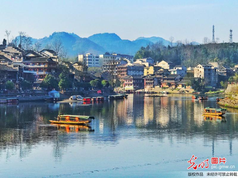 古镇春晨
