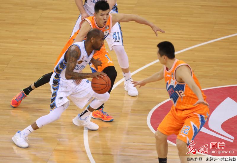 CBA季后赛十进八比赛 北京97比72胜上海晋级