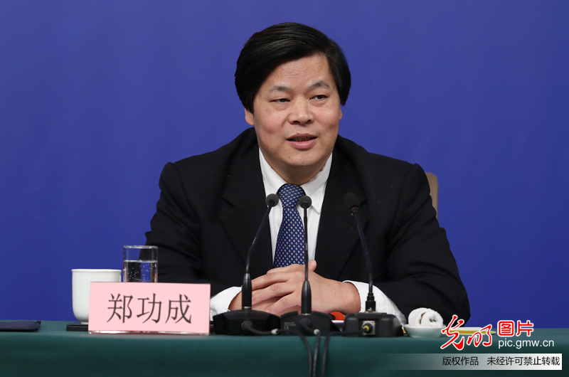 全国人大相关负责人就“人大监督工作”答记者问
