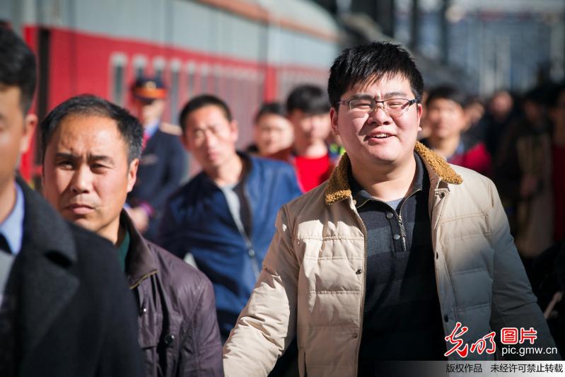 【光明图刊】平安春运 圆满落幕