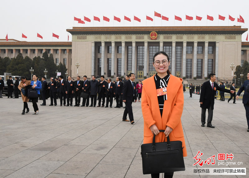 【光明图刊】王萌萌：安徽最年轻女大学生村官代表