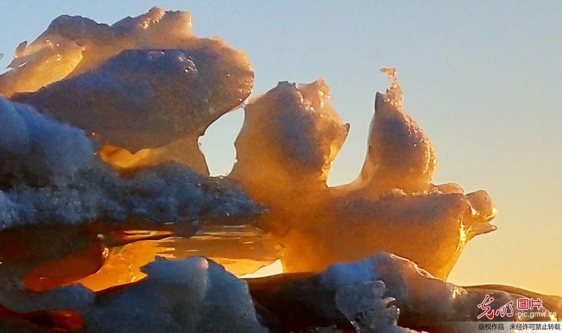 内蒙古：嫩江冰景巧夺天工