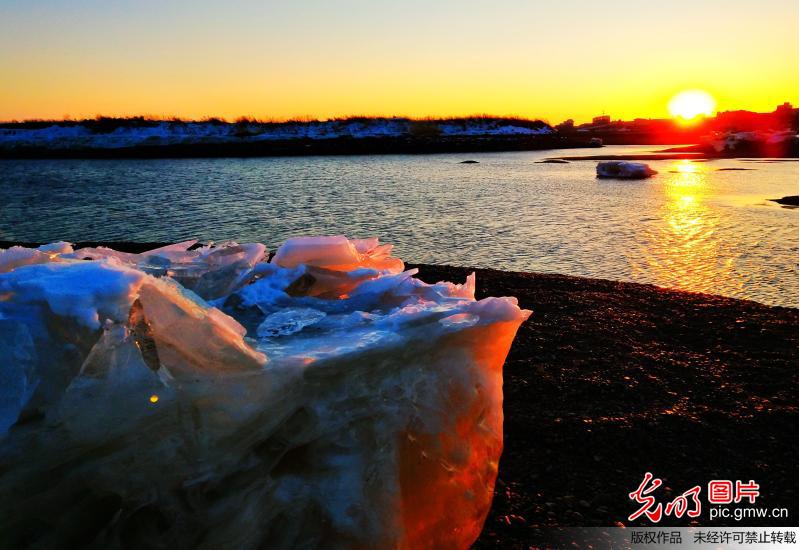 内蒙古：嫩江冰景巧夺天工