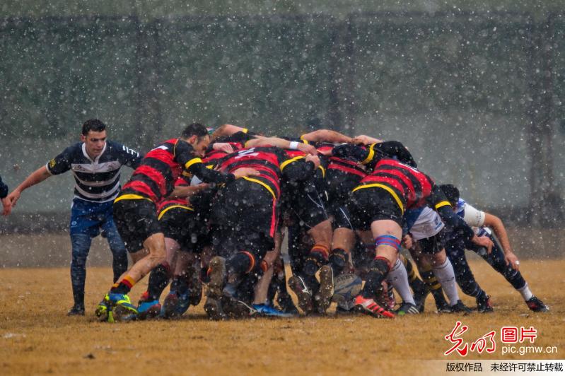 北京：雪中英式橄榄球比赛