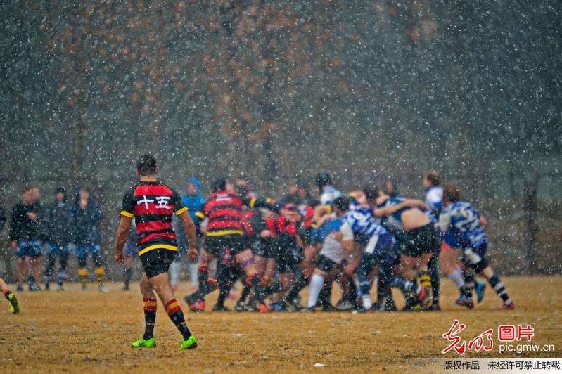 北京：雪中英式橄榄球比赛