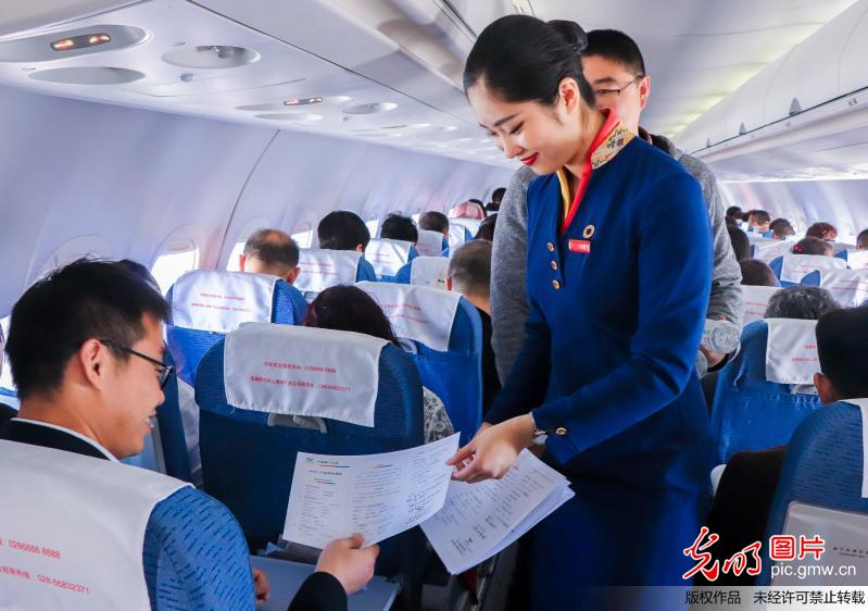 ARJ21-700飞机内蒙古首航