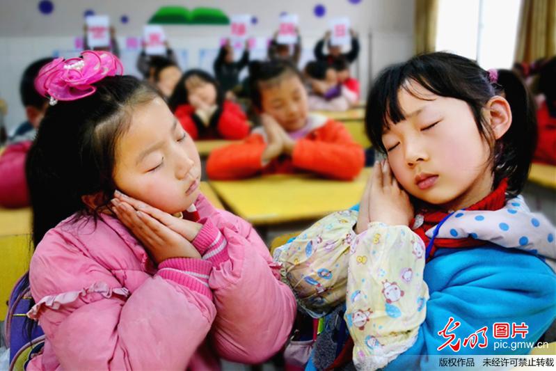 【光明图刊】世界睡眠日 娃娃学睡眠