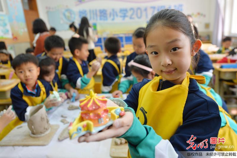 小学生多元课堂一展“指尖”灵性