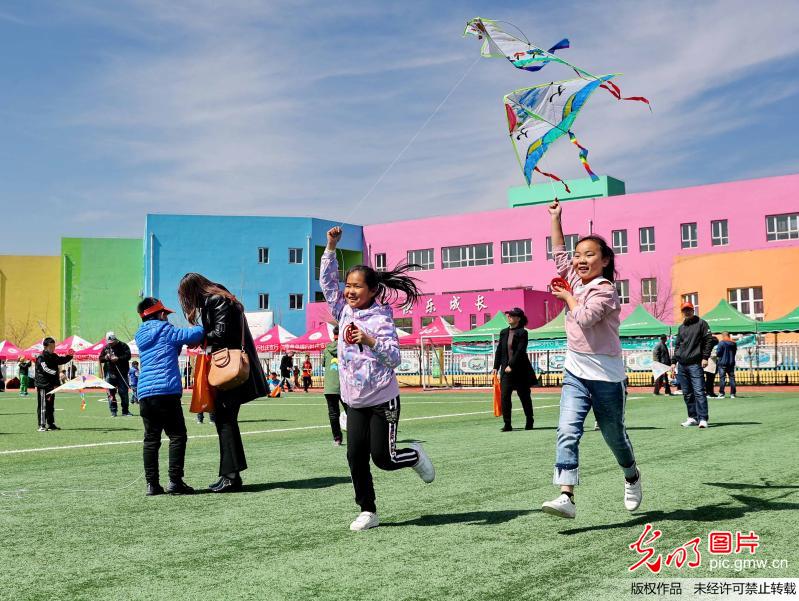 彩绘风筝放飞中国梦