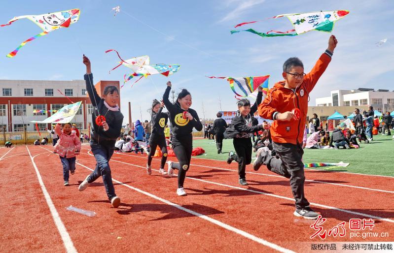 彩绘风筝放飞中国梦