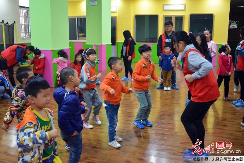 南华大学青年志愿者关爱特殊儿童