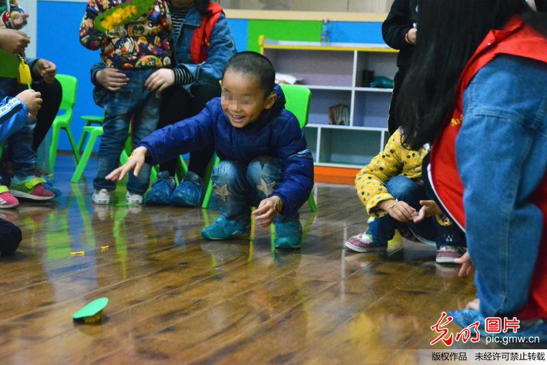 南华大学青年志愿者关爱特殊儿童