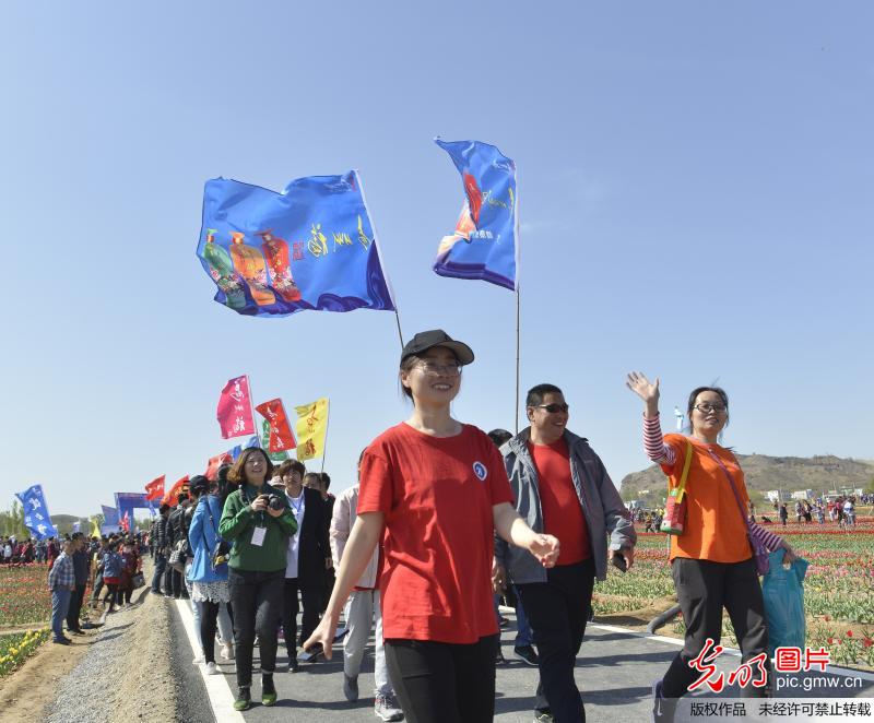 第九届狼牙山国际徒步大会举行