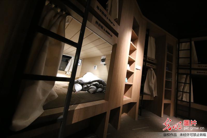 高颜值书店设胶囊空间