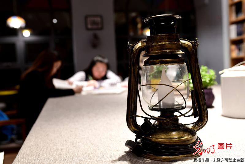 贵州遵义：24小时书店传承红色文化