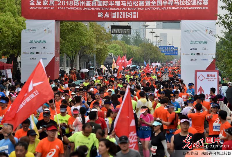 2018扬州半程马拉松3.5万人开跑