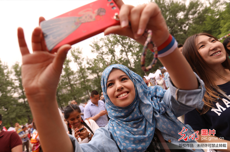 北航国际文化节上的灿烂微笑