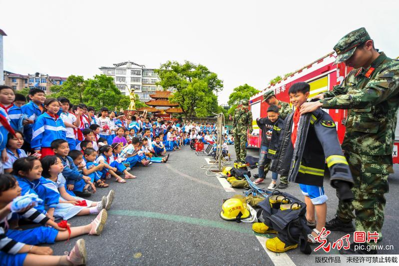 应急演练保安全 防灾知识记心头