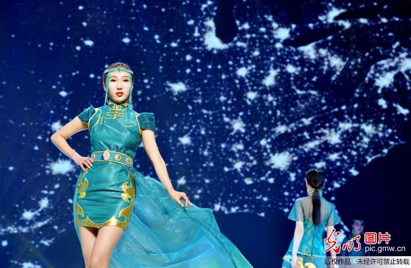 内蒙古艺术学院举办2018届毕业生服装设计作品展演