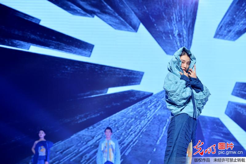 内蒙古艺术学院举办2018届毕业生服装设计作品展演