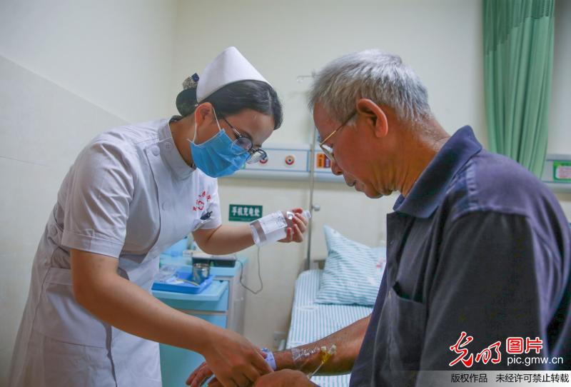 全国各地以不同形式迎接国际护士节