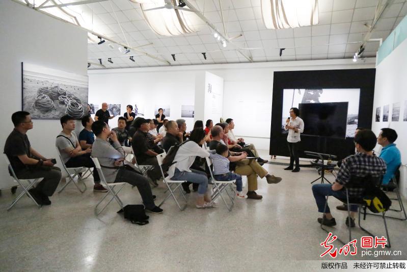 “海在低处”李好摄影展在京举办