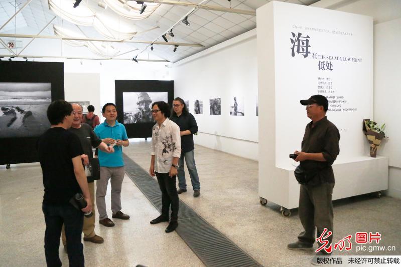 “海在低处”李好摄影展在京举办
