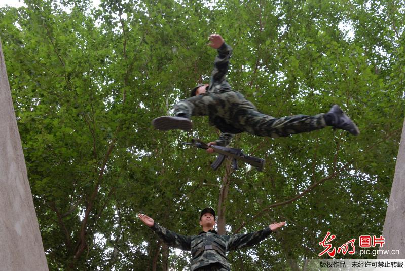 辽宁沈阳：武警练兵正当时