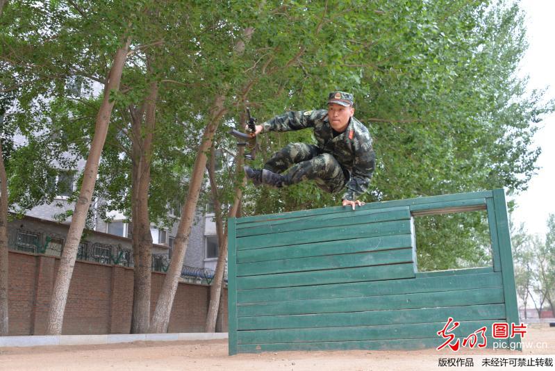 辽宁沈阳：武警练兵正当时
