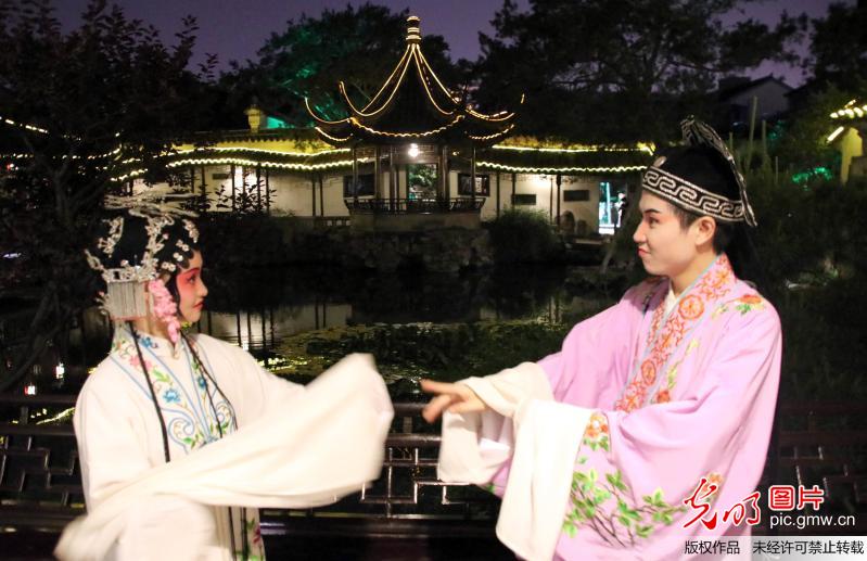 苏州网师园特色夜游醉游人