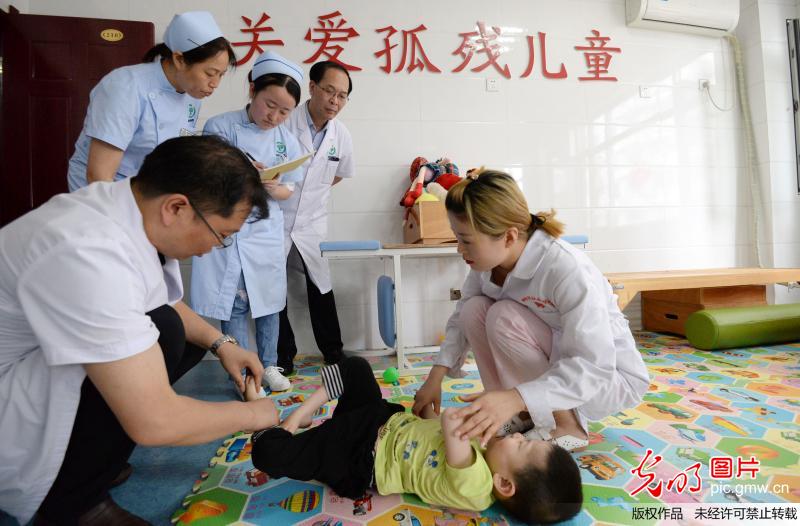 爱心助残 迎接“全国助残日”