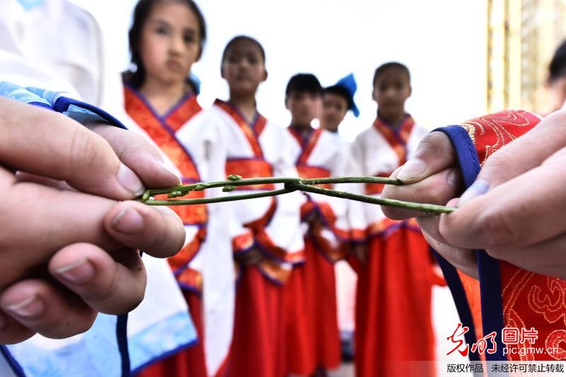 “斗草”迎端午
