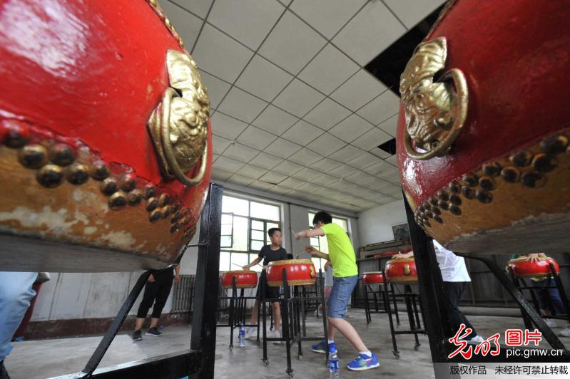 香港小鼓手“鼓乡”探密学鼓艺