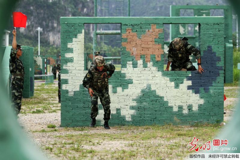 广西武警多课目考核练精兵
