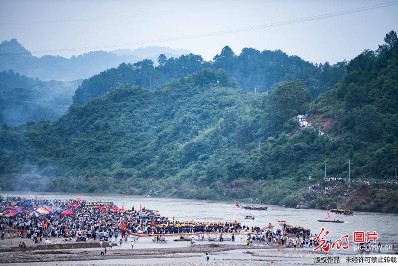 贵州省黔东南“独木龙舟节