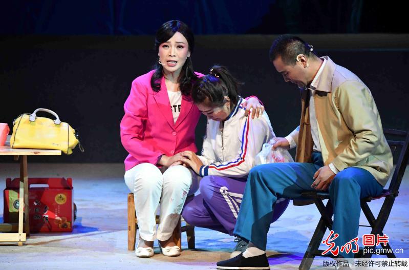 扶贫梆剧《筑梦家园》安徽亳州上演